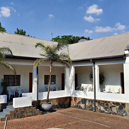 Lake Motel Hartbeespoort Bagian luar foto