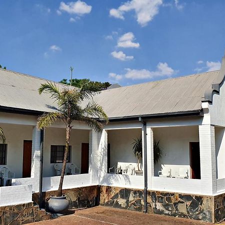 Lake Motel Hartbeespoort Bagian luar foto