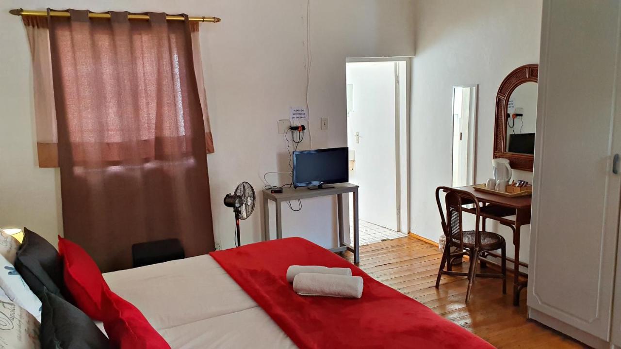 Lake Motel Hartbeespoort Bagian luar foto