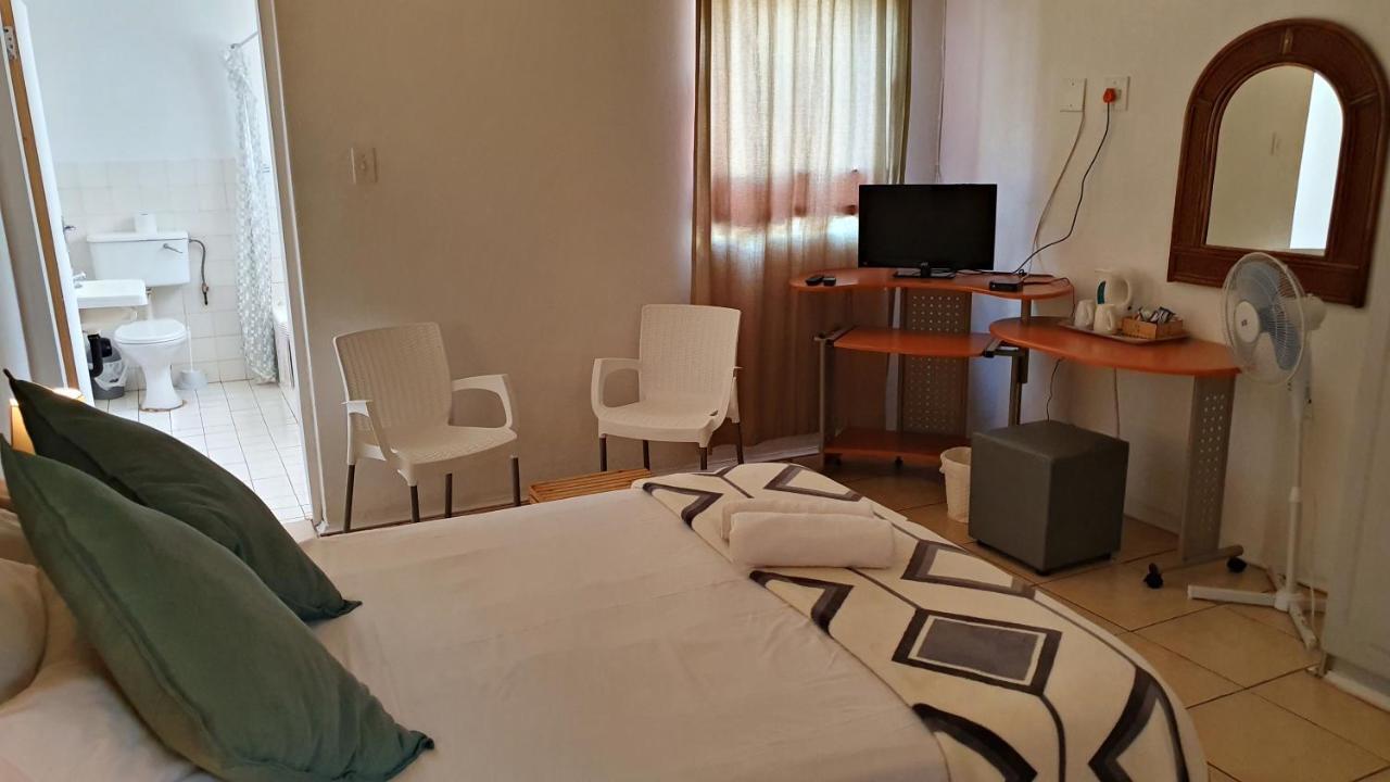 Lake Motel Hartbeespoort Bagian luar foto