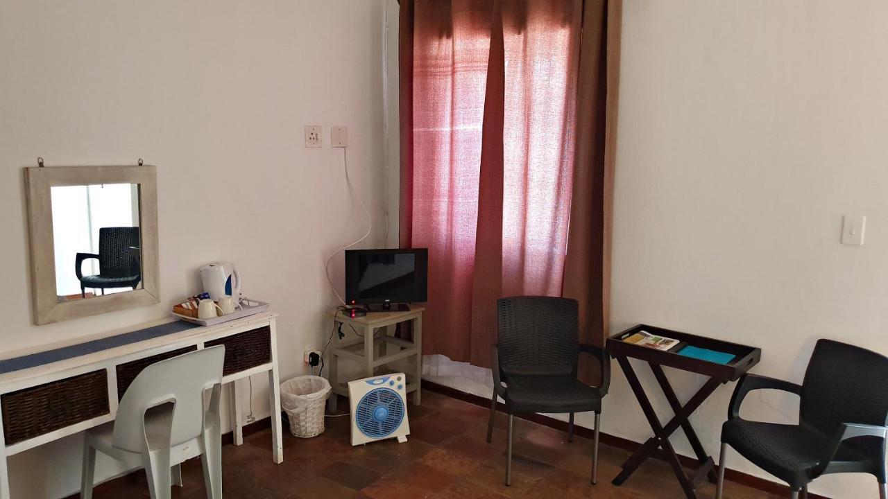Lake Motel Hartbeespoort Bagian luar foto