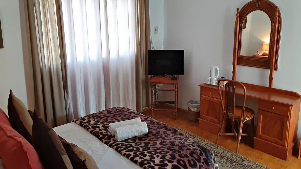 Lake Motel Hartbeespoort Bagian luar foto